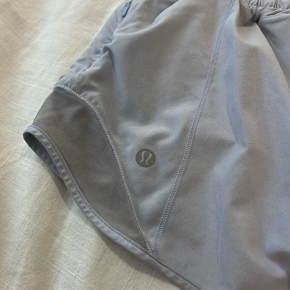 Lululemon Hotty Hot Shorts 2.5 Inseam - Picture 4 of 6